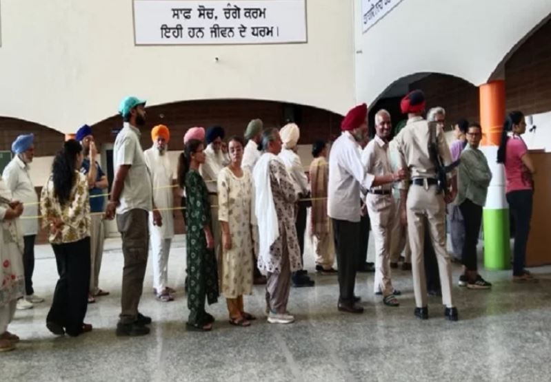 ਪੰਜਾਬ ਭਰ ਦੀਆਂ 108 ਨਗਰ ਨਿਗਮਾਂ ‘ਚ ਵੋਟਾਂ ਸ਼ੁਰੂ