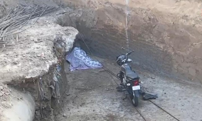 15 ਫੁੱਟ ਡੂੰਘੇ ਟੋਏ ਵਿੱਚ ਡਿੱਗਣ ਨਾਲ ਬਾਈਕ ਸਵਾਰ ਦੀ ਮੌਤ