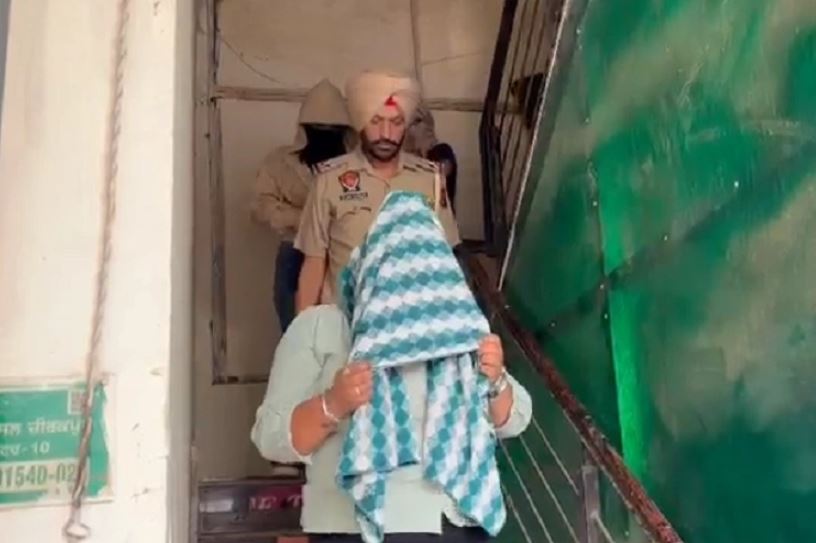 ਜ਼ੀਰਕਪੁਰ ਦੇ ਸਪਾ ਸੈਂਟਰ ‘ਤੇ ਪੁਲਿਸ ਦੀ ਛਾਪੇਮਾਰੀ, 2 ਵਿਦੇਸ਼ੀ ਸਮੇਤ ਛੇ 6 ਔਰਤਾਂ ਦਾ ਰੈਸਕਿਊ