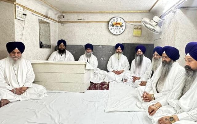ਸ੍ਰੀ ਗੁਰੂ ਗ੍ਰੰਥ ਸਾਹਿਬ ਸਤਿਕਾਰ ਐਕਟ 2026: ਸੱਚਖੰਡ ਸ੍ਰੀ ਹਰਿਮੰਦਰ ਸਾਹਿਬ ਦੇ ਸਿੰਘ ਸਾਹਿਬਾਨ ਵੱਲੋਂ ਸਰਕਾਰ ਨੂੰ ਕਾਨੂੰਨ 'ਚ ਸੋਧ ਦੀ ਸਲਾਹ
