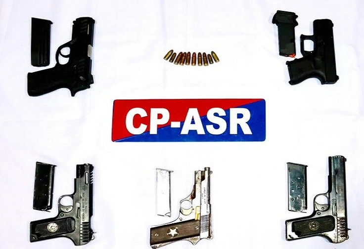 ਪੰਜਾਬ ਪੁਲਿਸ ਨੇ ਸਰਹੱਦ ਪਾਰ ਤੋਂ ਹਥਿਆਰਾਂ ਦੀ ਤਸਕਰੀ ਵਾਲੇ ਗਿਰੋਹ ਦੇ 2 ਵਿਅਕਤੀ ਫੜੇ