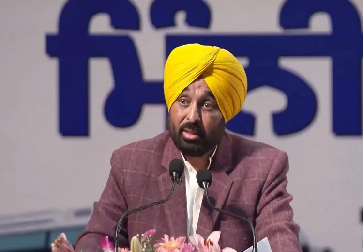 ਪੰਜਾਬ ਸਰਕਾਰ ਨੇ ਚੰਡੀਗੜ੍ਹ ‘ਚ 505 ਮਿੰਨੀ ਬੱਸਾਂ ਨੂੰ ਪਰਮਿਟ ਵੰਡੇ, 1300 ਨਵੀਆਂ ਬੱਸਾਂ ਸ਼ੁਰੂ ਕਰਨ ਦਾ ਐਲਾਨ