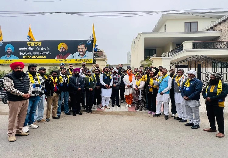 ਬਲੌਂਗੀ ਤੋਂ 58 ਪਰਿਵਾਰ ਆਮ ਆਦਮੀ ਪਾਰਟੀ ‘ਚ ਹੋਏ ਸ਼ਾਮਲ