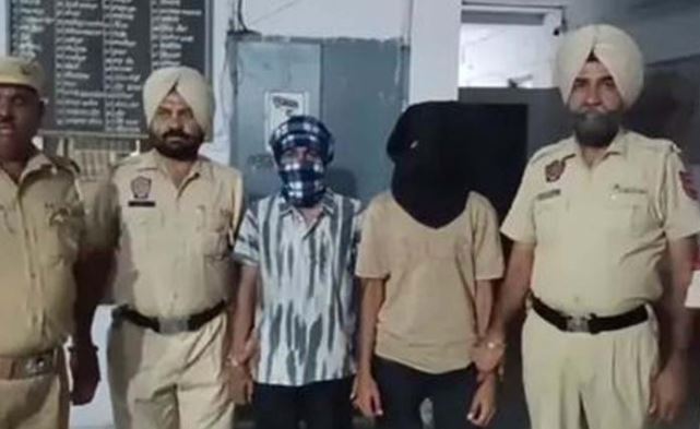 ਗੁਰਦਾਸਪੁਰ ਵਿੱਚ ਇੱਕ ਕਾਰ ਵਿੱਚੋਂ ਮਿਲੇ 62 ਲੱਖ ਰੁਪਏ, ਦੋ ਗੁਜਰਾਤੀ ਨੌਜਵਾਨ ਗ੍ਰਿਫ਼ਤਾਰ