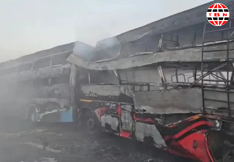 ਮਥੁਰਾ ਦੇ ਯਮੁਨਾ ਐਕਸਪ੍ਰੈਸਵੇਅ ‘ਤੇ 8 ਬੱਸਾਂ ਤੇ ਕਾਰਾਂ ਵਿਚਾਲੇ ਭਿਆਨਕ ਟੱਕਰ, 13 ਜਣਿਆਂ ਦੀ ਮੌ.ਤ