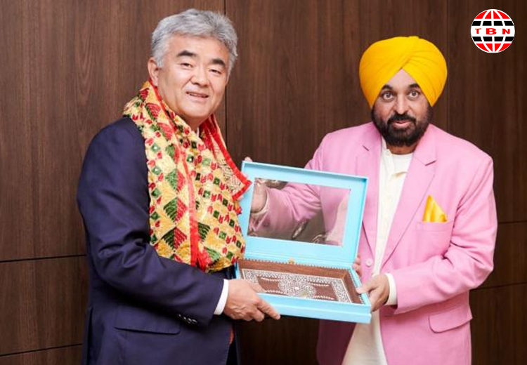 ਮੁੱਖ ਮੰਤਰੀ ਭਗਵੰਤ ਮਾਨ ਨੇ ਸਿਓਲ ਵਿੱਚ ਡੇਵੂ ਇੰਜੀਨੀਅਰਿੰਗ ਐਂਡ ਕੰਸਟ੍ਰਕਸ਼ਨ ਕੰਪਨੀ ਲਿਮਟਿਡ ਦੇ ਚੇਅਰਮੈਨ ਜੰਗ ਵੌਨ ਜੂ ਨਾਲ ਕੀਤੀ ਮੁਲਾਕਾਤ