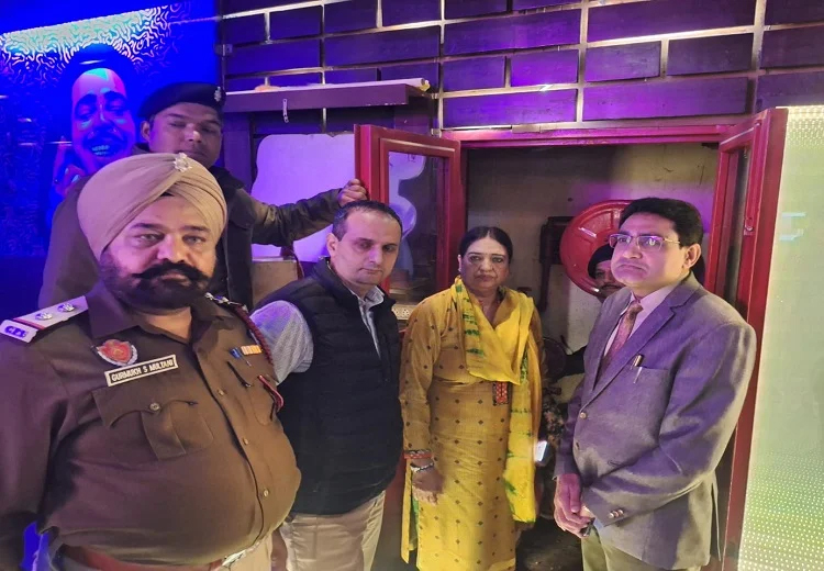 ਚੰਡੀਗੜ੍ਹ ਮੇਅਰ ਹਰਪ੍ਰੀਤ ਕੌਰ ਬਬਲਾ ਵੱਲੋਂ ਏਲਾਂਟੇ ਮਾਲ ਦਾ ਅਚਾਨਕ ਨਿਰੀਖਣ