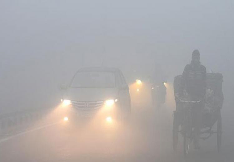 ਚੰਡੀਗੜ੍ਹ ਸਮੇਤ ਪੰਜਾਬ ਦੇ ਕਈਂ ਜ਼ਿਲ੍ਹਿਆਂ ‘ਚ ਸੰਘਣੀ ਧੁੰਦ, ਸੜਕਾਂ ‘ਤੇ ਵਿਜੀਵਿਲਟੀ ਘਟੀ