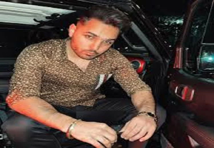 ਪੰਜਾਬੀ ਗਾਇਕ ਪ੍ਰੇਮ ਢਿੱਲੋਂ ਖ਼ਿਲਾਫ਼ ਸ਼ਿਕਾਇਤ ਦਰਜ, ਅਫੀਮ ਦੇ ਪੈਕੇਟ ਦਿਖੇ