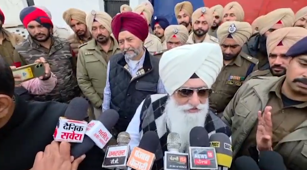 ਡੇਰਾ ਬਿਆਸ ਮੁਖੀ ਬਾਬਾ ਗੁਰਿੰਦਰ ਸਿੰਘ ਢਿੱਲੋਂ ਬਿਕਰਮ ਮਜੀਠੀਆ ਨੂੰ ਮਿਲਣ ਪਹੁੰਚੇ ਨਾਭਾ ਜੇਲ੍ਹ