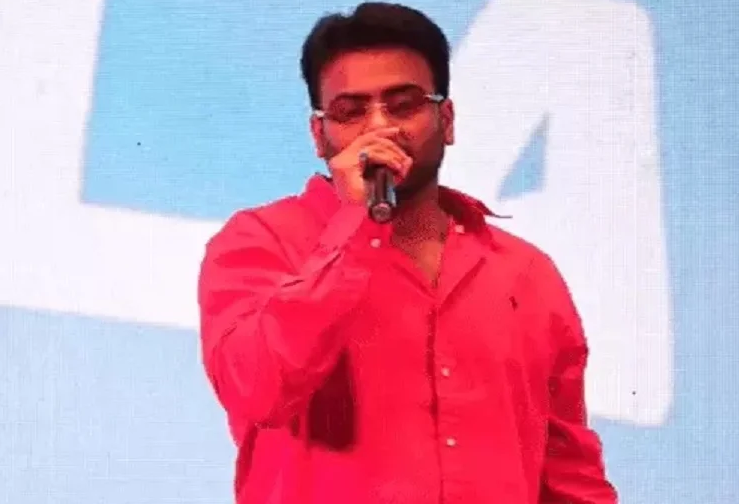 ਵਿਵਾਦਾਂ ‘ਚ ਪੰਜਾਬੀ ਗਾਇਕ ਮਨਕੀਰਤ ਔਲਖ ਦਾ ਨਵਾਂ ਗੀਤ “ਅਸਲਾਹਾ”, ਜਾਣੋ ਕਾਰਨ