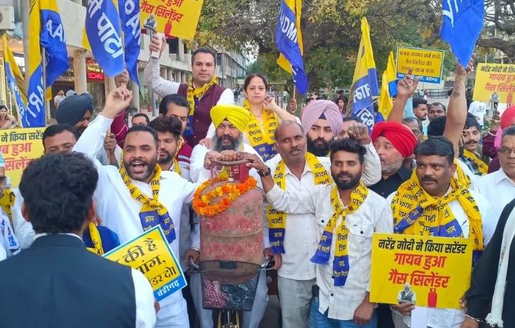 ਨਰਿੰਦਰ ਮੋਦੀ ਨੇ ਆਤਮ ਸਮਰਪਣ ਕਰ ਦਿੱਤਾ, ਗੈਸ ਸਿਲੰਡਰ ਗਾਇਬ ਹੋ ਗਿਆ!