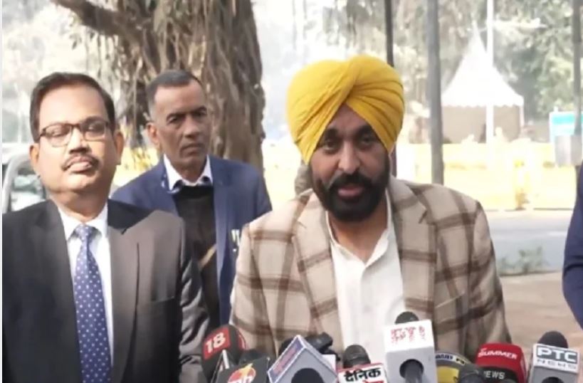 ਦਿੱਲੀ ਦੌਰੇ ‘ਤੇ ਮੁੱਖ ਮੰਤਰੀ ਭਗਵੰਤ ਮਾਨ, ਕੇਂਦਰੀ ਮੰਤਰੀ ਨਿਤਿਨ ਗਡਕਰੀ ਨਾਲ ਕਰਨਗੇ ਮੁਲਾਕਾਤ