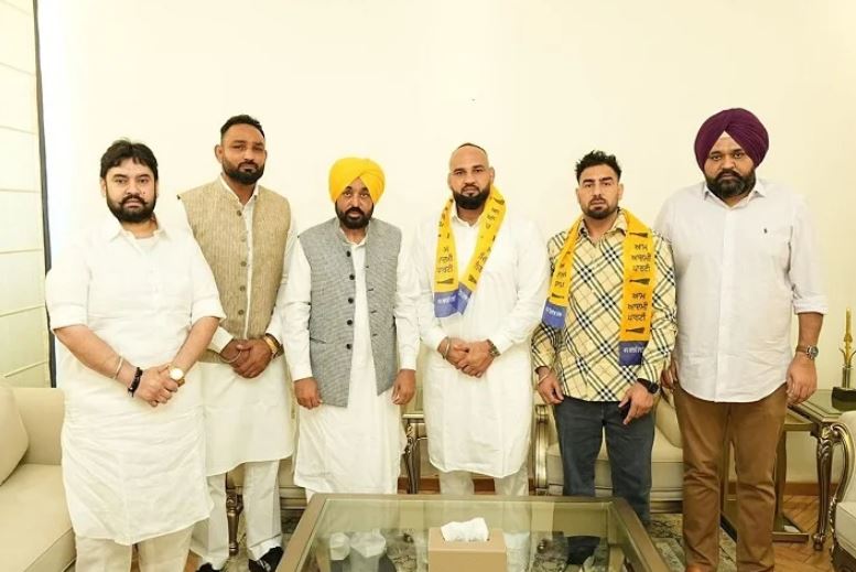 ਮੁੱਖ ਮੰਤਰੀ ਭਗਵੰਤ ਮਾਨ ਨੇ ਲੁਧੜ ਤੇ ਉਨ੍ਹਾਂ ਦੇ ਸਾਥੀਆਂ ਦਾ ਕੀਤਾ ਸਵਾਗਤ