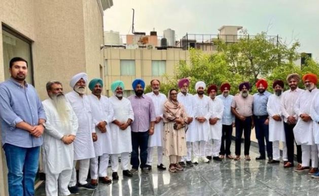 ਪੰਜਾਬ ਕਾਂਗਰਸ ਦੇ ਇੰਚਾਰਜ ਭੂਪੇਸ਼ ਬਘੇਲ ਦੇ ਚੰਡੀਗੜ੍ਹ ਪਹੁੰਚਣ ਤੋਂ ਪਹਿਲਾਂ ਚੰਨੀ ਦੇ ਘਰ ਇਕੱਠੇ ਹੋਏ ਕਾਂਗਰਸੀ ਆਗੂ