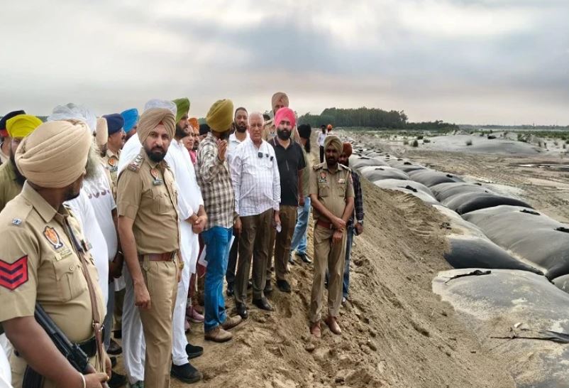 ਪੰਜਾਬ ਸਰਕਾਰ ਸਤਲੁਜ ਦਰਿਆ ‘ਤੇ ਧੁੱਸੀ ਬੰਨ੍ਹ ਨੂੰ ਮਜ਼ਬੂਤ ​​ਕਰਨ ਲਈ ਵਚਨਬੱਧ: ਬਰਿੰਦਰ ਕੁਮਾਰ ਗੋਇਲ