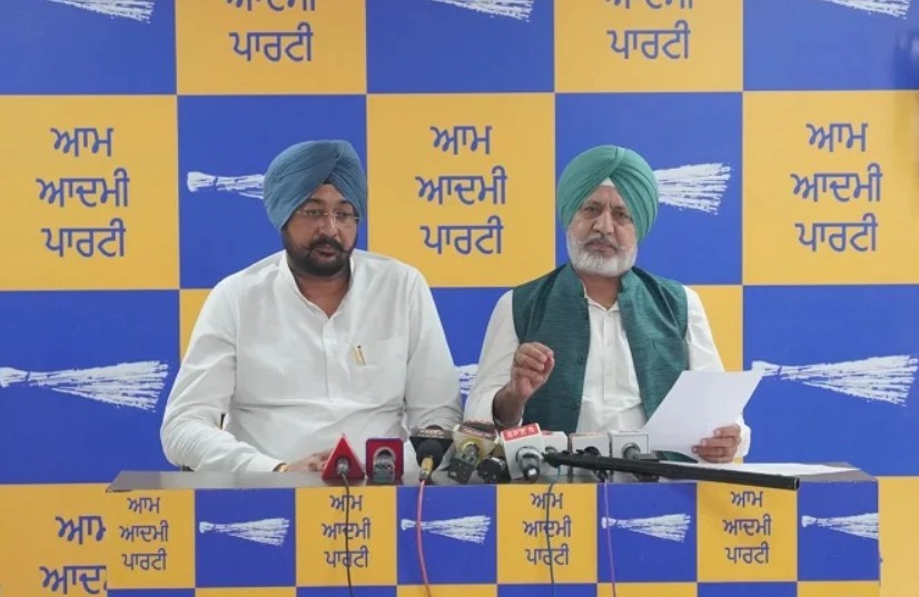 ਕਾਂਗਰਸੀ ਵਰਕਰਾਂ ਨੇ ਅੰਮ੍ਰਿਤਸਰ ‘ਚ ਮੁੱਖ ਮੰਤਰੀ ਦੀ ਤੀਰਥ ਯਾਤਰਾ ਬੱਸ ‘ਤੇ ਹਮਲਾ ਕੀਤਾ