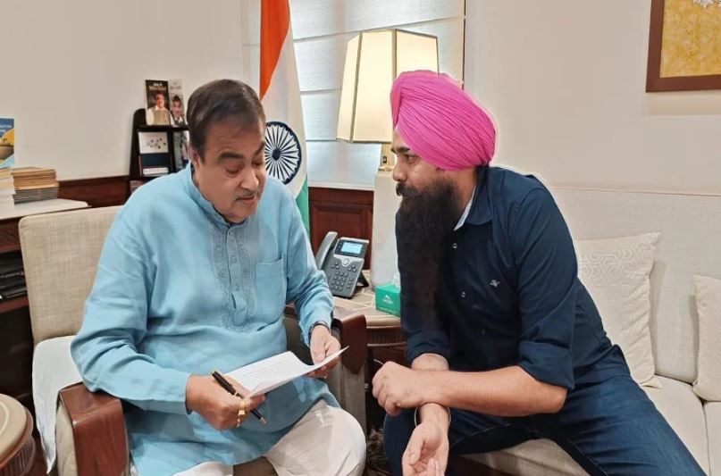 ਸੰਸਦ ਮੈਂਬਰ ਮਾਲਵਿੰਦਰ ਸਿੰਘ ਕੰਗ ਨੇ ਰਾਜਮਾਰਗ ਮੰਤਰੀ ਨਿਤਿਨ ਗਡਕਰੀ ਨਾਲ ਮੁਲਾਕਾਤ ਕੀਤੀ