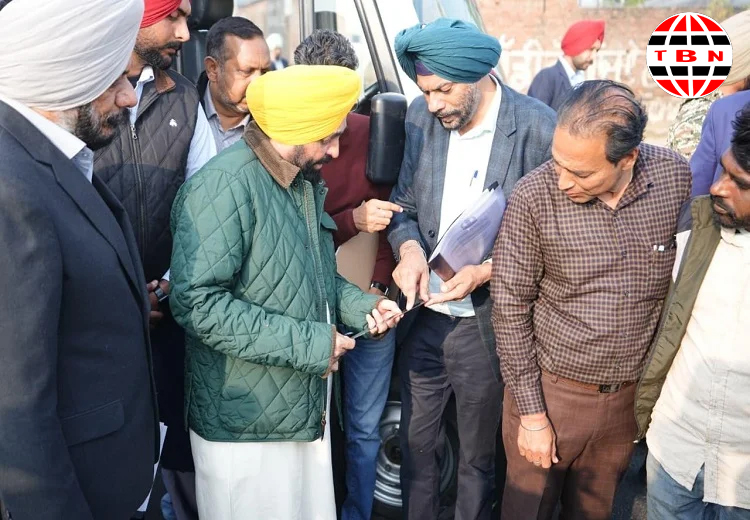 CM ਮਾਨ ਨੇ ਪਟਿਆਲਾ ਤੇ ਫਤਿਹਗੜ੍ਹ ਸਾਹਿਬ ‘ਚ ਤਿੰਨ ਨਿਰਮਾਣ ਅਧੀਨ ਸੜਕਾਂ ਦਾ ਕੀਤਾ ਅਚਨਚੇਤ ਨਿਰੀਖਣ