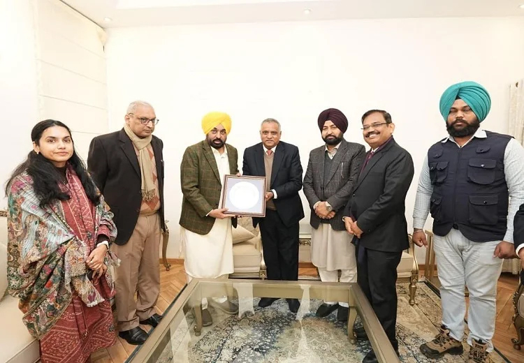 CM ਭਗਵੰਤ ਮਾਨ ਨੇ ਮੋਹਾਲੀ ਹਵਾਈ ਅੱਡੇ ਤੋਂ ਹੋਰ ਅੰਤਰਰਾਸ਼ਟਰੀ ਉਡਾਣਾਂ ਸ਼ੁਰੂ ਕਰਨ ਦੀ ਕੀਤੀ ਵਕਾਲਤ