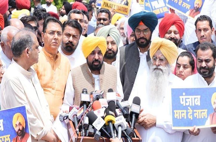 CM ਭਗਵੰਤ ਮਾਨ ਵੱਲੋਂ ਰਾਸ਼ਟਰਪਤੀ ਕੋਲ ਬਾਗ਼ੀ ਸੰਸਦ ਮੈਂਬਰਾਂ ਦੀ ਮਾਨਤਾ ਰੱਦ ਕਰਨ ਦੀ ਮੰਗ