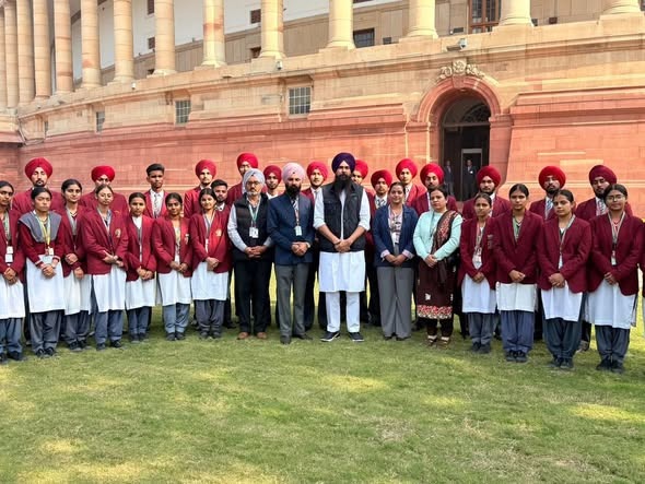 MP ਮਾਲਵਿੰਦਰ ਕੰਗ ਨੇ ਸਕੂਲ ਦੇ ਬੱਚਿਆਂ ਨੂੰ ਪਾਰਲੀਮੈਂਟ ਦੌਰਾ ਕਰਵਾਇਆ