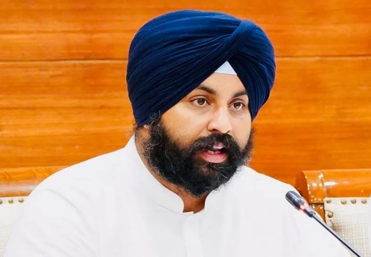 ਪੰਜਾਬ ਸਿੱਖਿਆ ਕ੍ਰਾਂਤੀ: PACE ਸਰਦੀਆਂ ਦੇ ਕੈਂਪ ਸਰਕਾਰੀ ਸਕੂਲਾਂ ਦੇ ਵਿਦਿਆਰਥੀਆਂ ਨੂੰ IIT, NIT ਤੇ ਹੋਰ ਮੁਕਾਬਲੇ ਦੀਆਂ ਪ੍ਰੀਖਿਆਵਾਂ ਲਈ ਕਰਨਗੇ ਤਿਆਰ